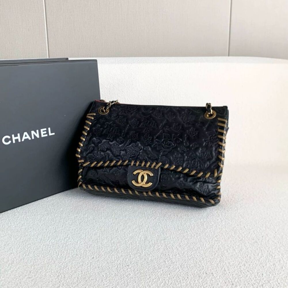Chanel Women Pre-Loved Bag Very Good Condition - Picture 6 of 9